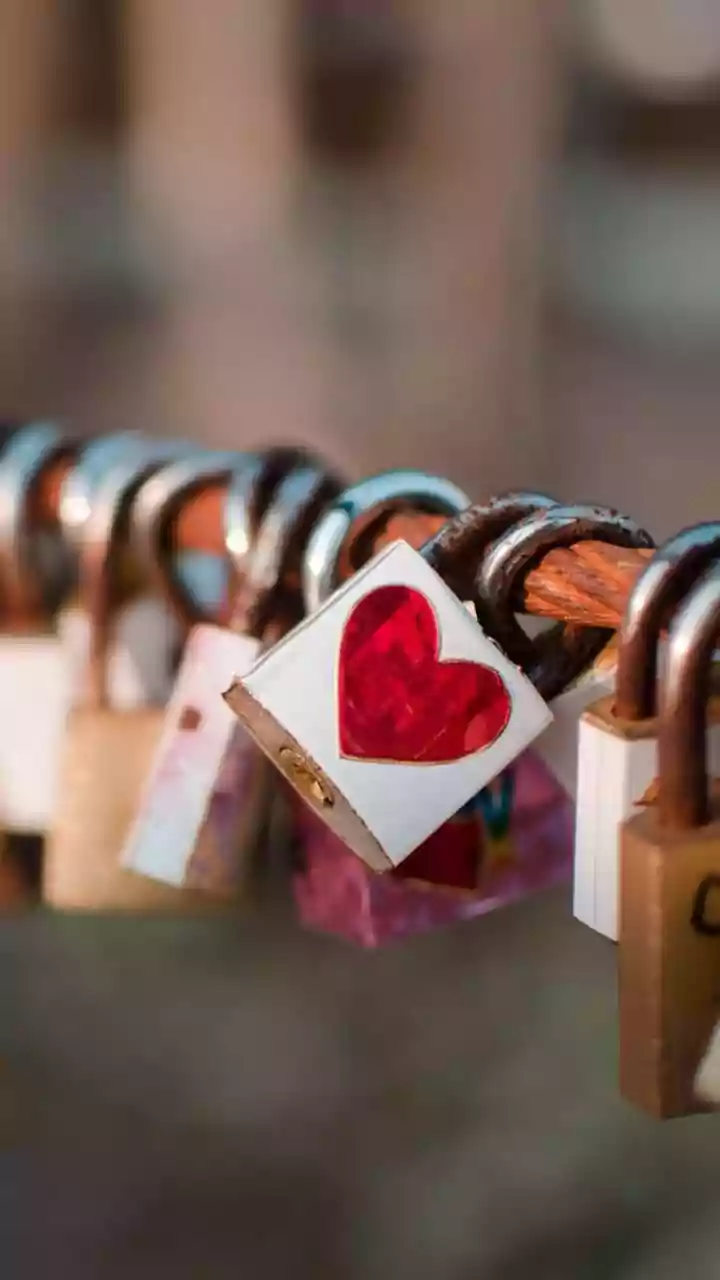 How future-faking quietly shows up in dating chats