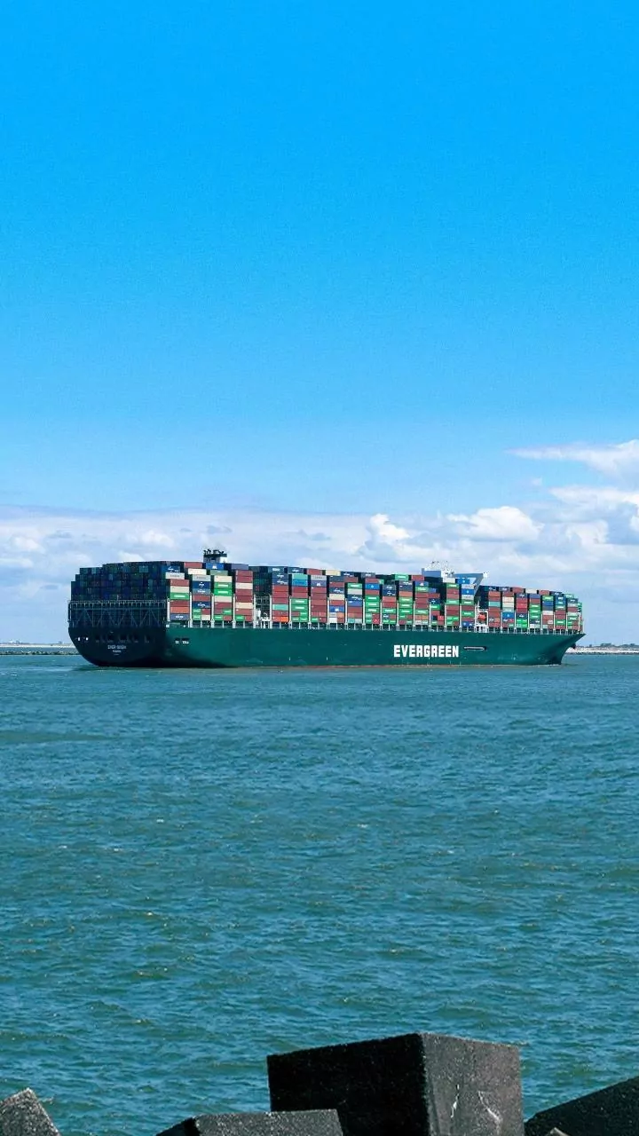 Trump-Iran Ceasefire Raises More Questions - 800 Ships Stuck in Hormuz