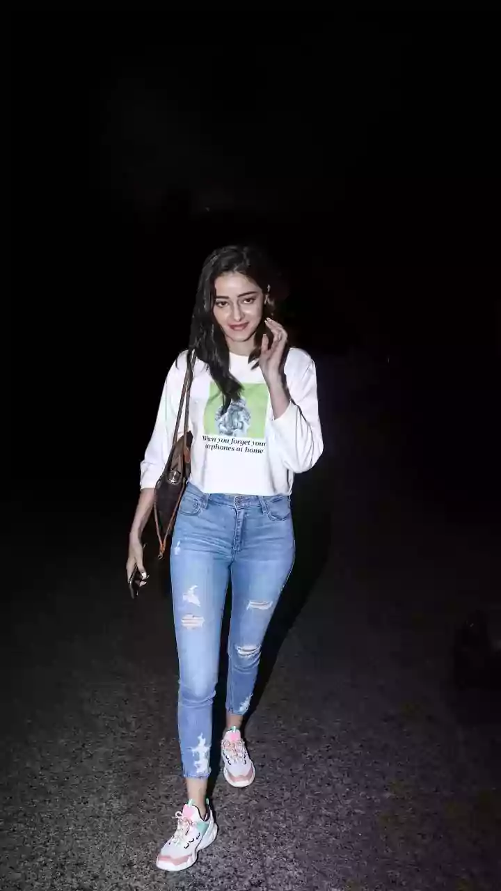 Ananya Panday Reveals She Is ‘Not A Morning Person’, Drops Selfie From Airport