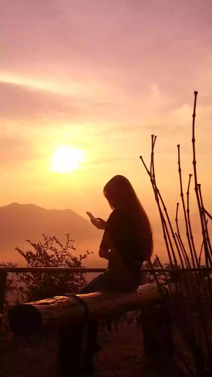 How Remote Workers Enjoy Peaceful Riverfront Vistas And Fiber Wi-Fi In Rishikesh Hubs