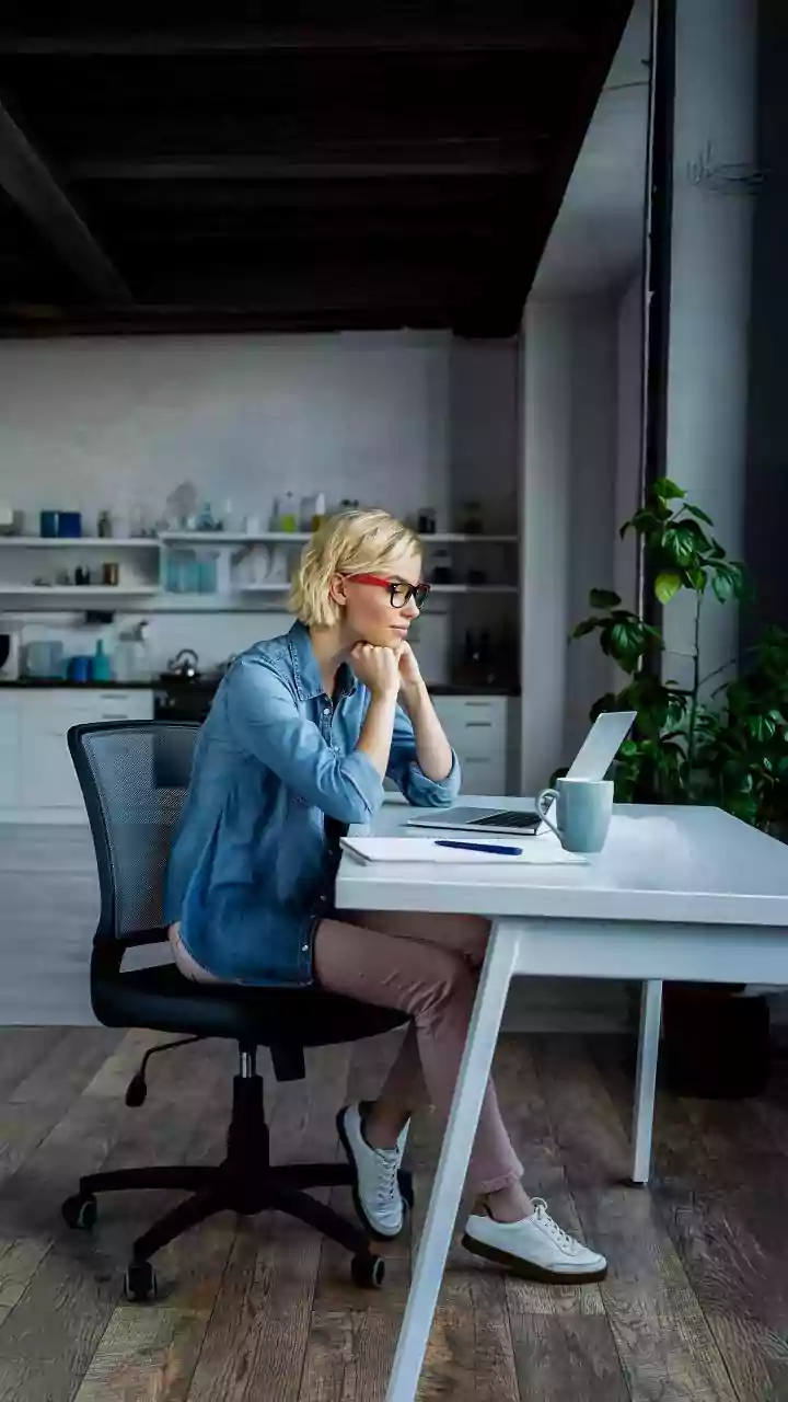 How Asynchronous Communication Protects Remote Workers From Distracting Late Night Messages