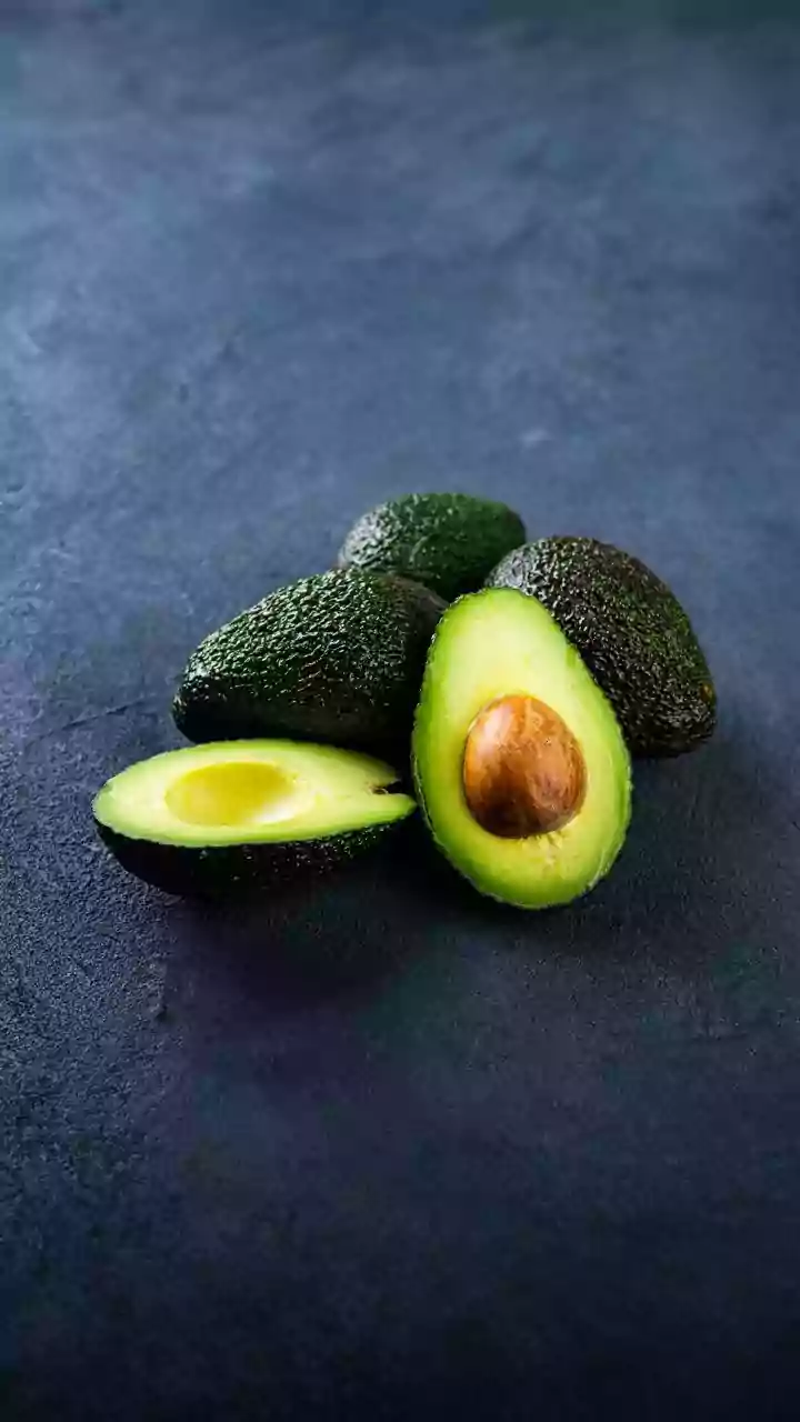 Chá de caroço de abacate e limão: para que serve e como preparar