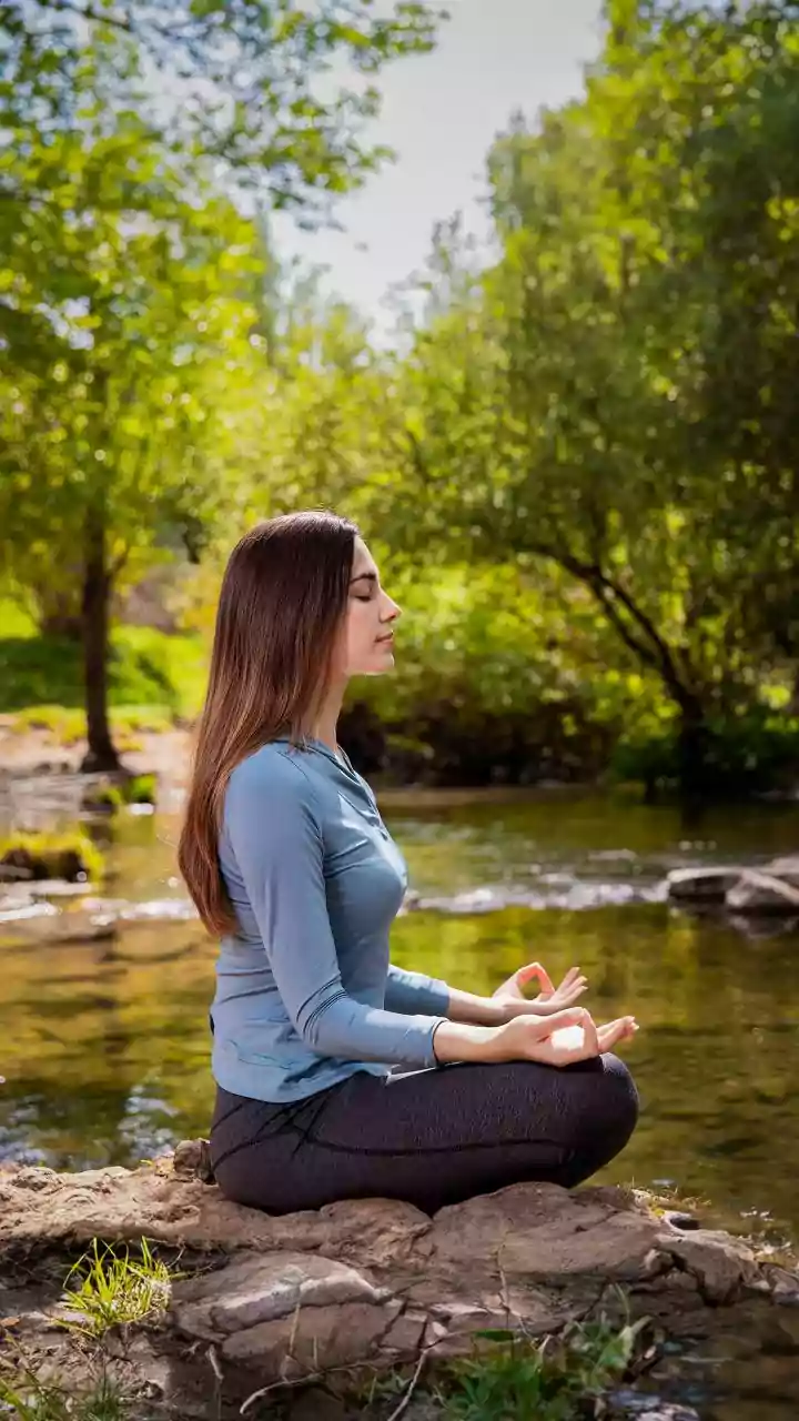 Lower sudden stress spikes quickly using cold water facial immersion for nervous resets
