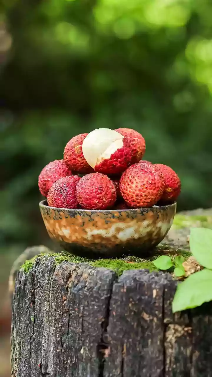 Ice Apple vs. Litchi: A Refreshing Summer Showdown of Taste, Texture, and Nutrition