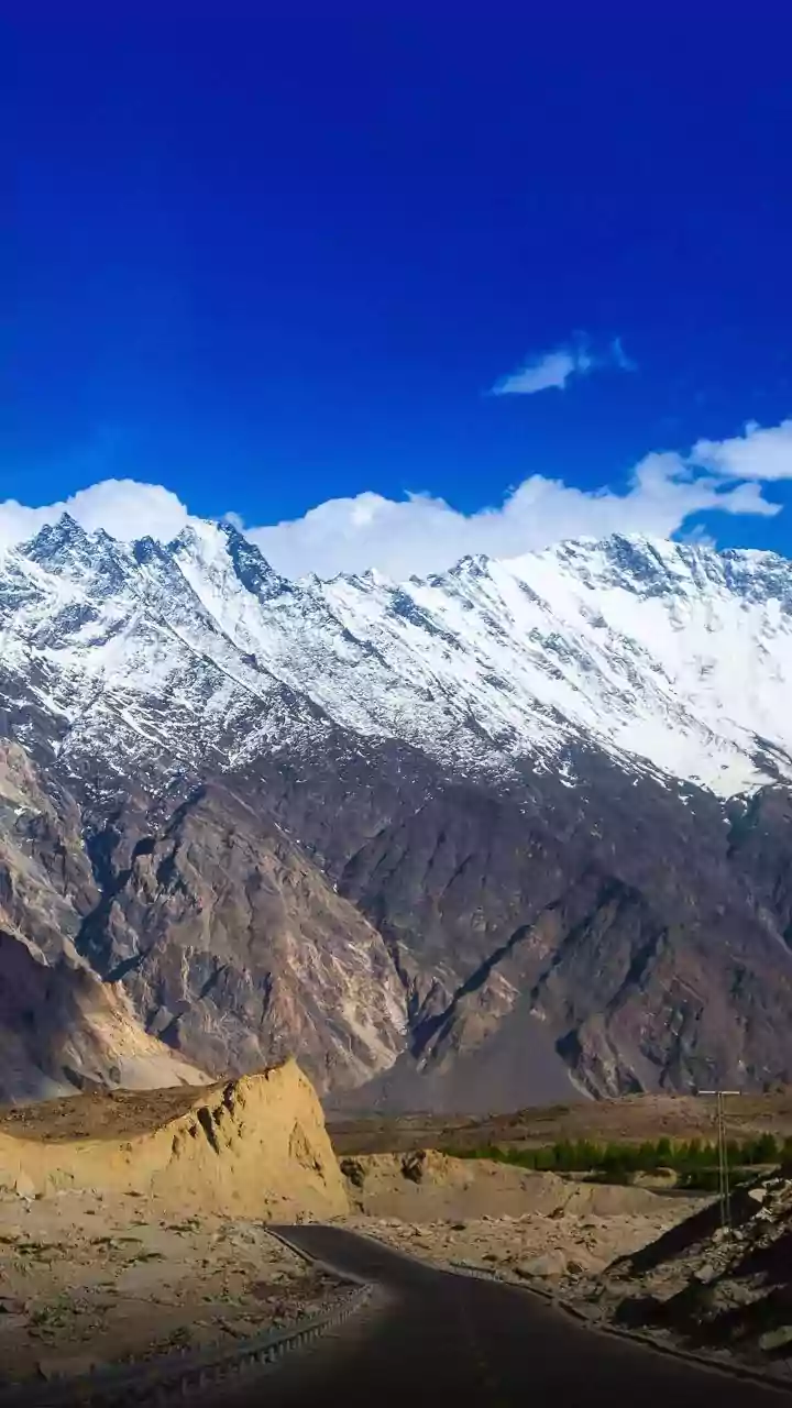 This Is The Only Place In India Where Snowy Mountains And Desert Sit Side By Side