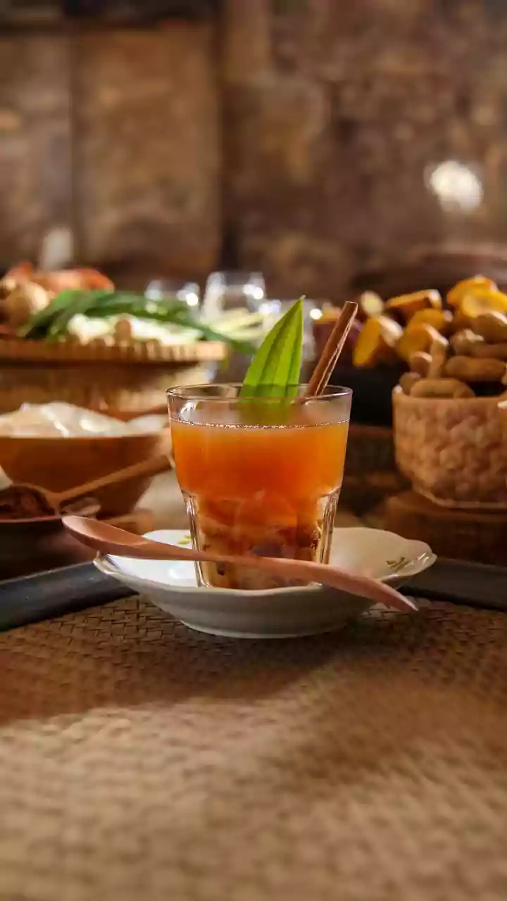 Ummrao Saaj: A Culinary Symphony of Awadhi Flavors and Musical Cocktails in Mumbai