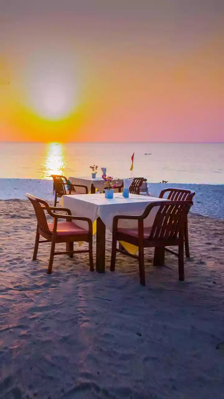 Why Varkala's Cliffside Promenade Offers An Unmatched Scenic Dining Experience For Beach Lovers