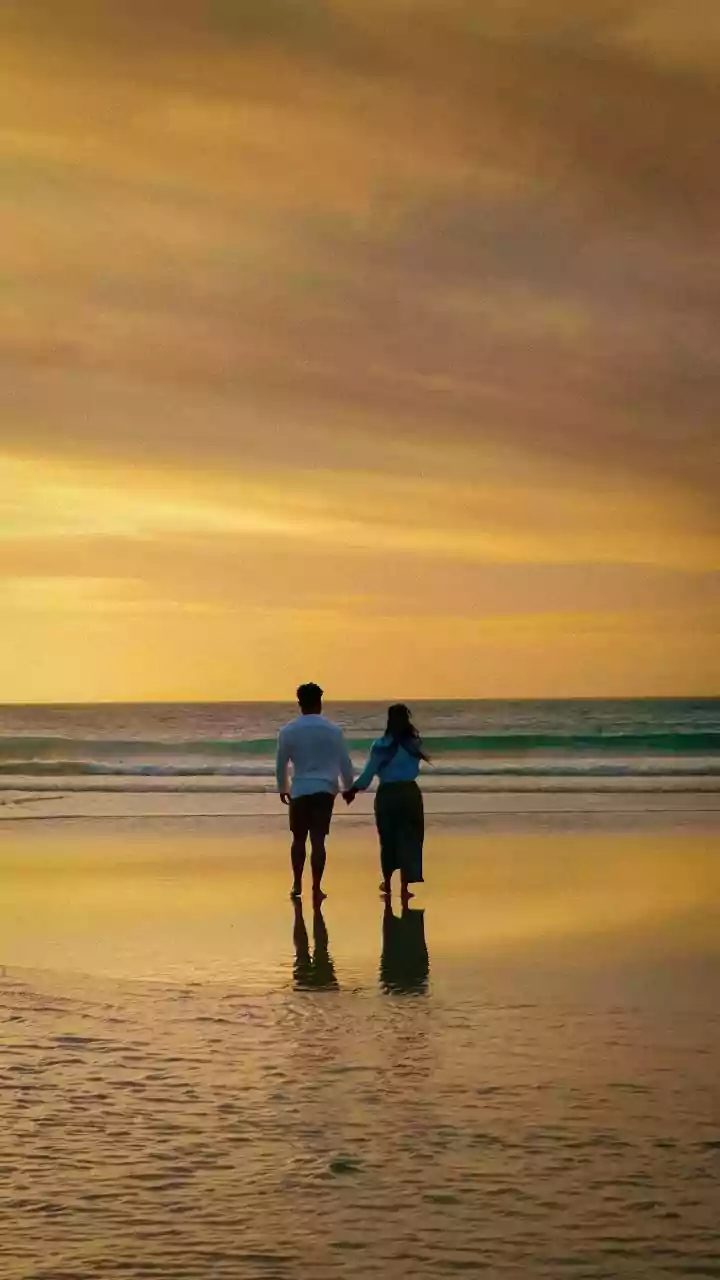 Sunset Clauses in Dating: Navigating Modern Love's Expiry Dates in India