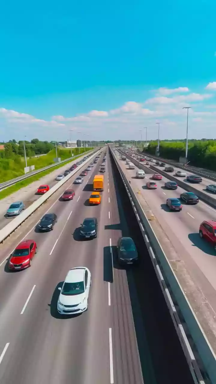 1 dead, 3 injured in multi-vehicle collision on Prayagraj flyover