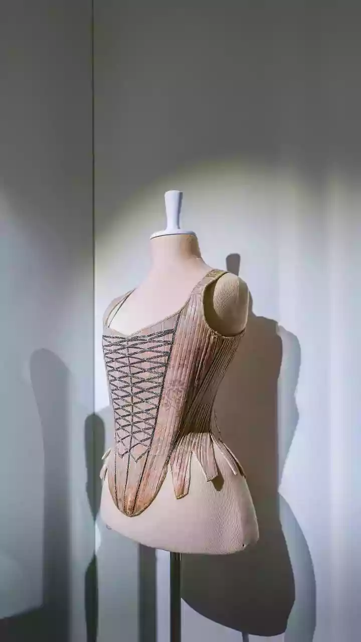 Fashion Faux Pas: Tight Corsets and Acidity