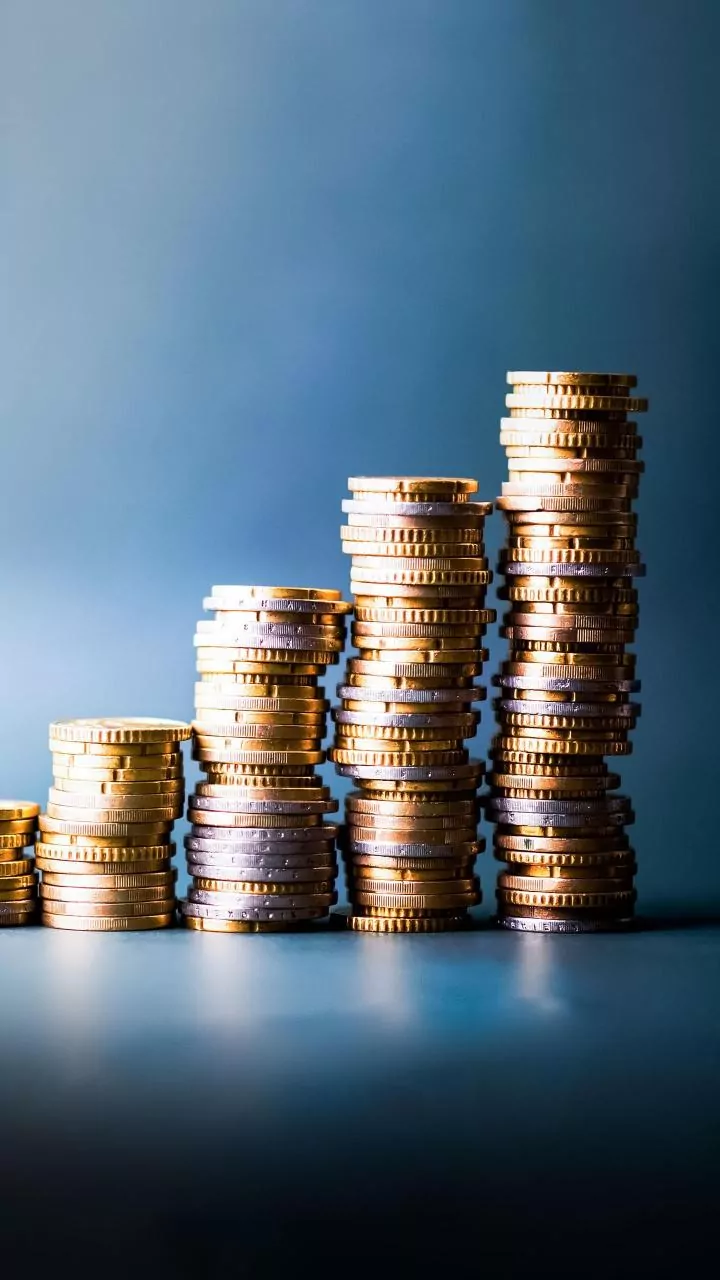 Gold & Silver Prices Slip On MCX Ahead Of US Inflation Data, Dragged By Stronger Dollar