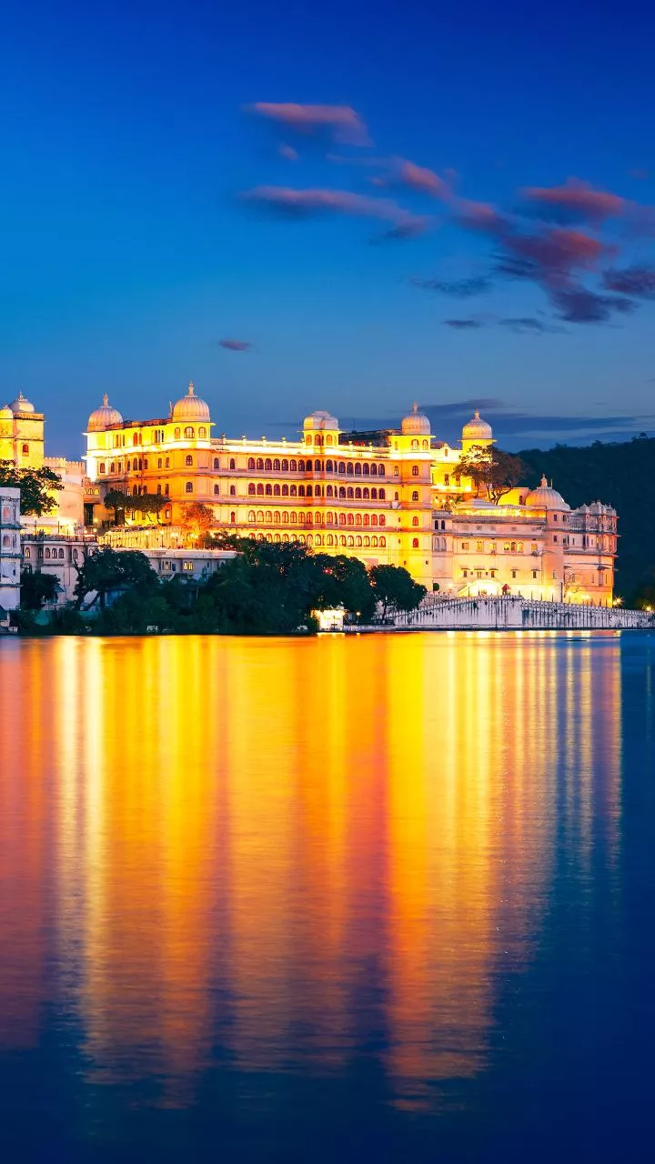 Clear evenings light up Udaipur’s lakes at golden hour