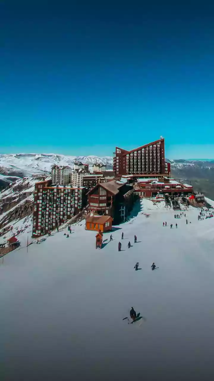 Valle Nevado abre temporada de neve com maior área esquiável do Hemisfério Sul