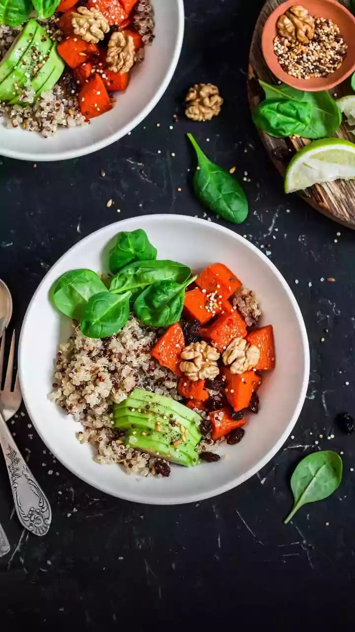 How Urban Fitness Enthusiasts Customise Savoury Oatmeal Bowls With Vegetables And Spices