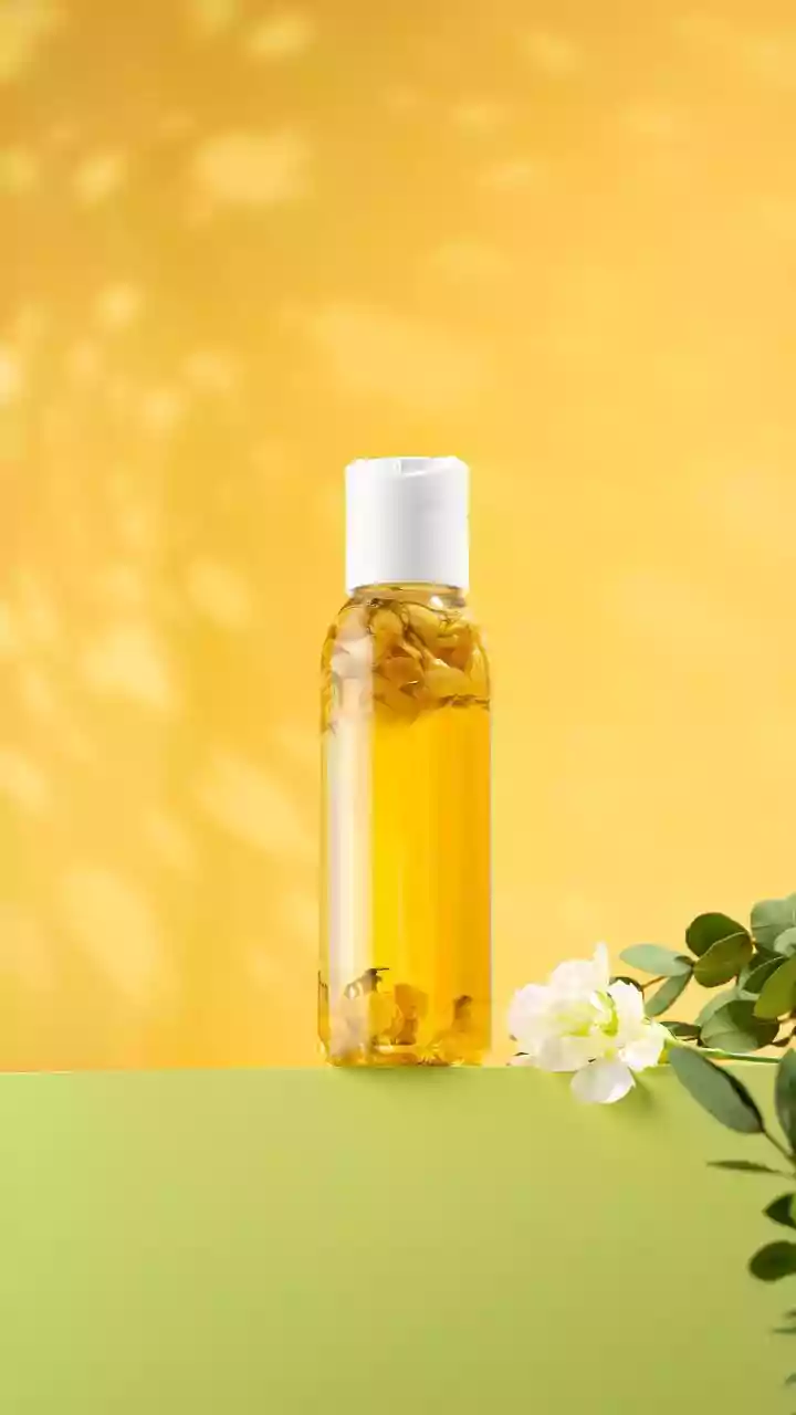Dermatologists Want You To Stop Over-Oiling Wet Hair