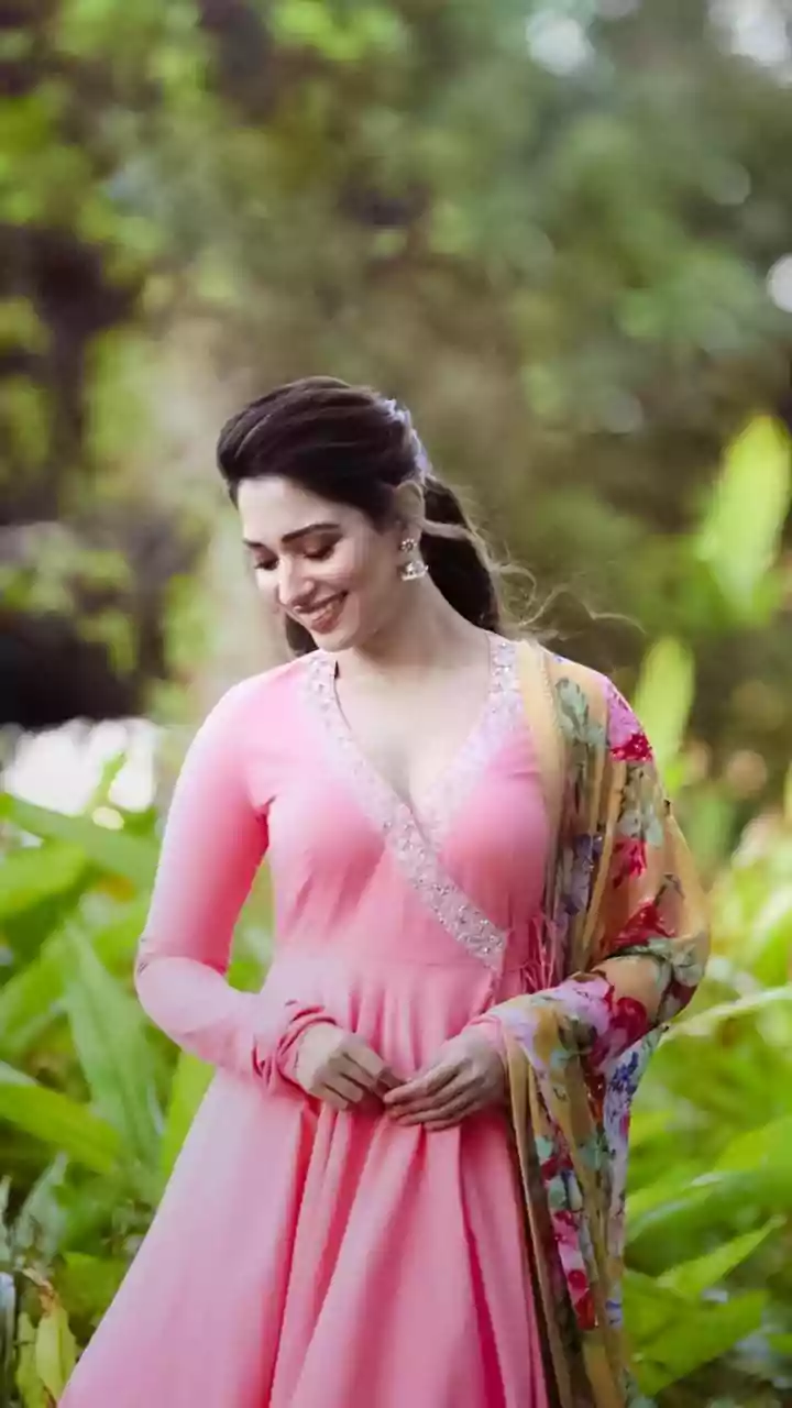 Tamannaah Bhatia Shares Unseen Photos From Baahubali Promotion As She Hops On Viral 2016 Trend