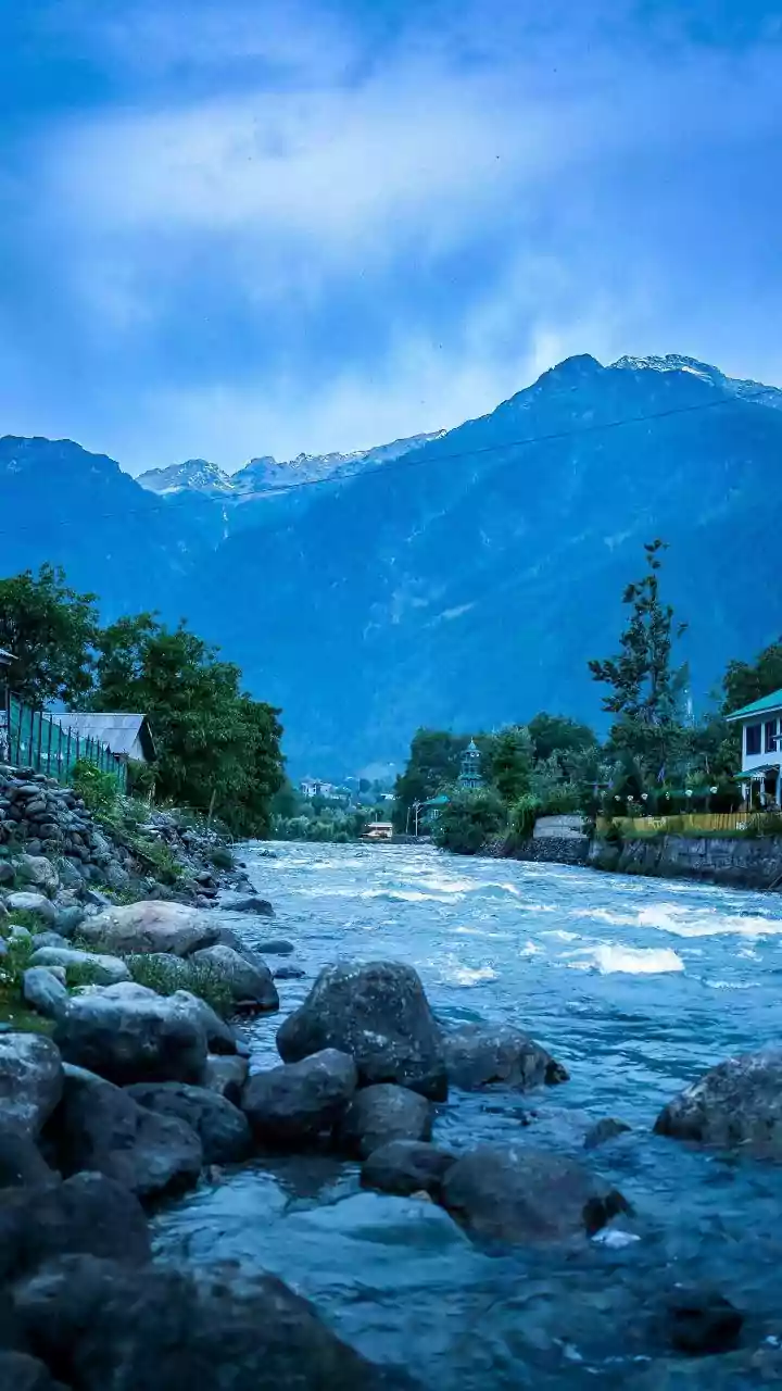 How Rishikesh Riverside Hostels Deliver High-Speed Wi-Fi Workations Under 20,000 Monthly