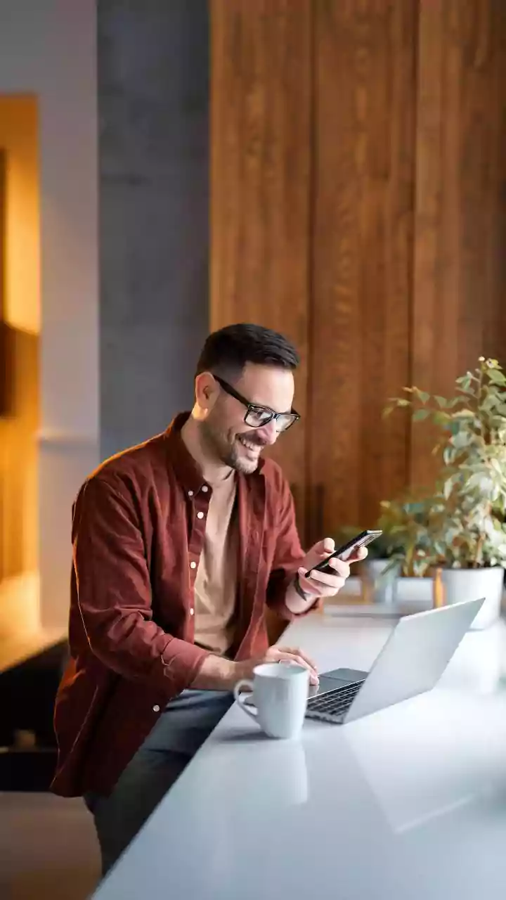How Young Professionals Use Digital Spare Change Apps To Start Micro-Investing Passively