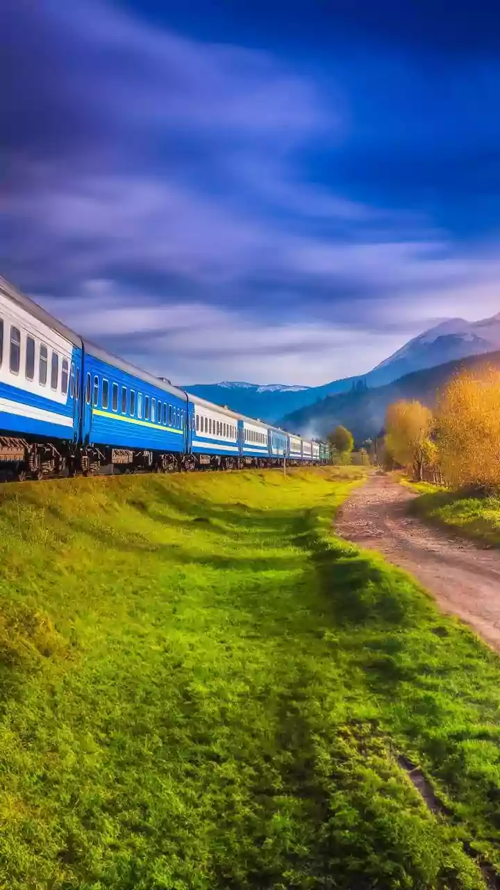 Connecting Comfort: Tips For Seamless Transfers And Layovers On Train Routes