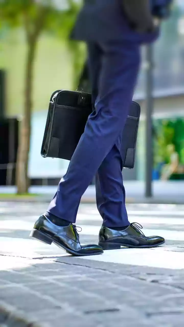 Long Meetings And Endless Screens? Brief Walks May Help You Refocus