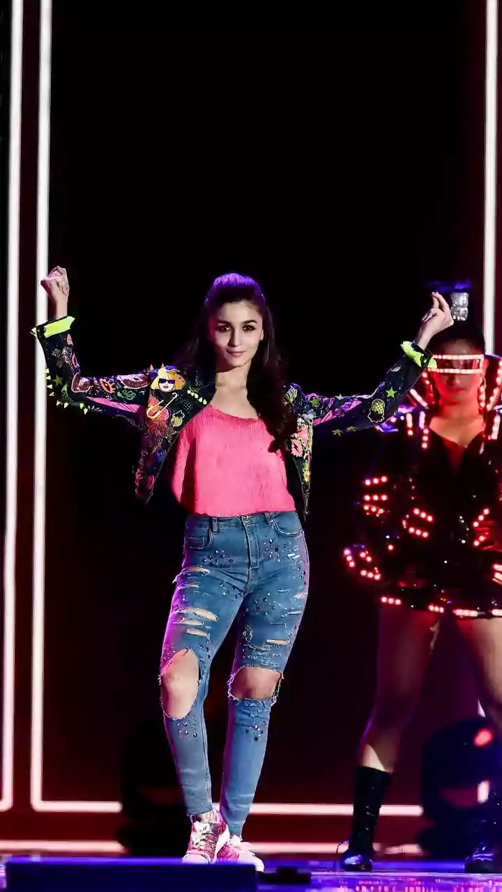 Filmfare OTT Awards 2025: Alia Bhatt and Vicky Kaushal Shine at the Grand Event – Watch Now