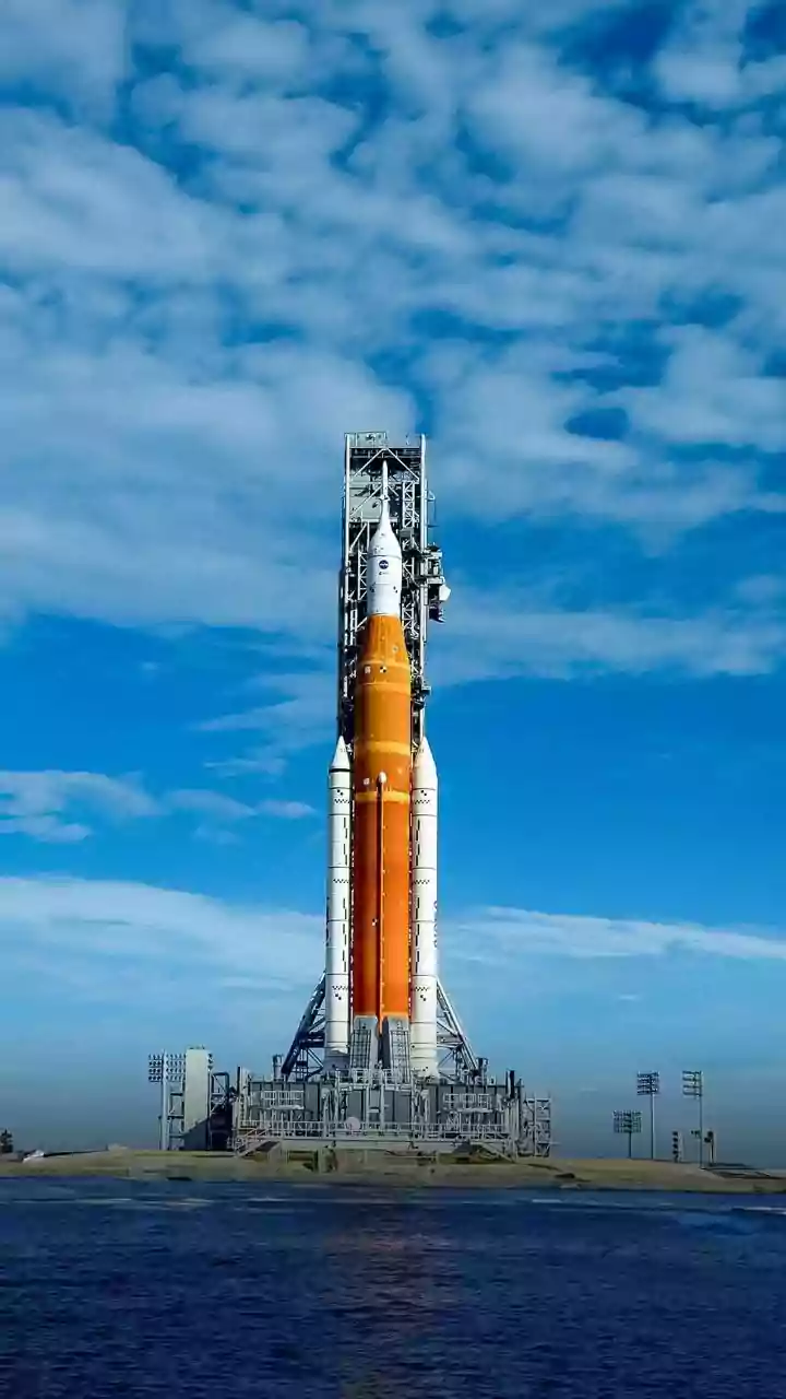 Foguete da Blue Origin, empresa de Jeff Bezos, explode durante teste