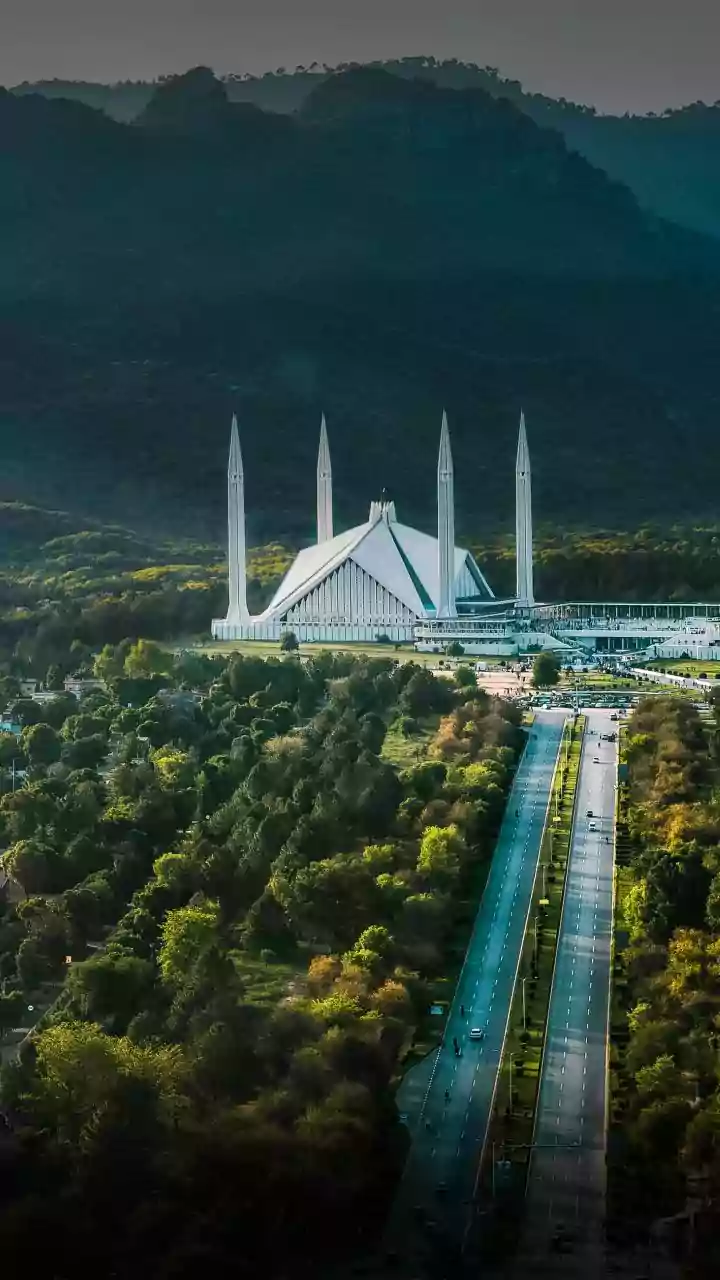 Pakistan blocks Islamabad roads with containers to halt PTI protest