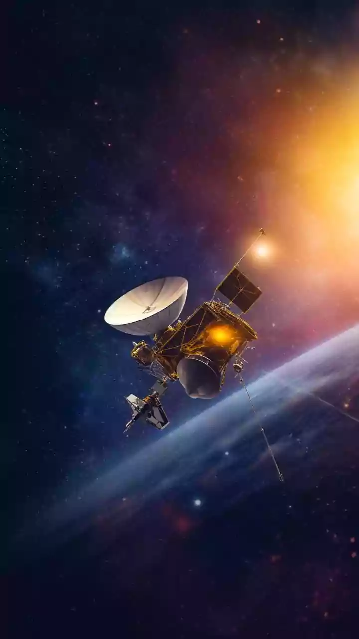 Solar Storm Monitoring Networks: Advanced Early Warnings Defend Orbiting Satellites Successfully