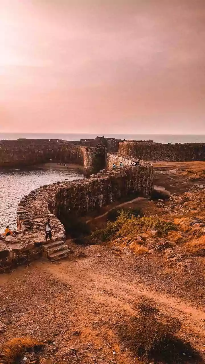 Why Nizwa's Historic Forts And Coastal Muscat Make Ideal Low-Cost Stops For Oman Backpackers