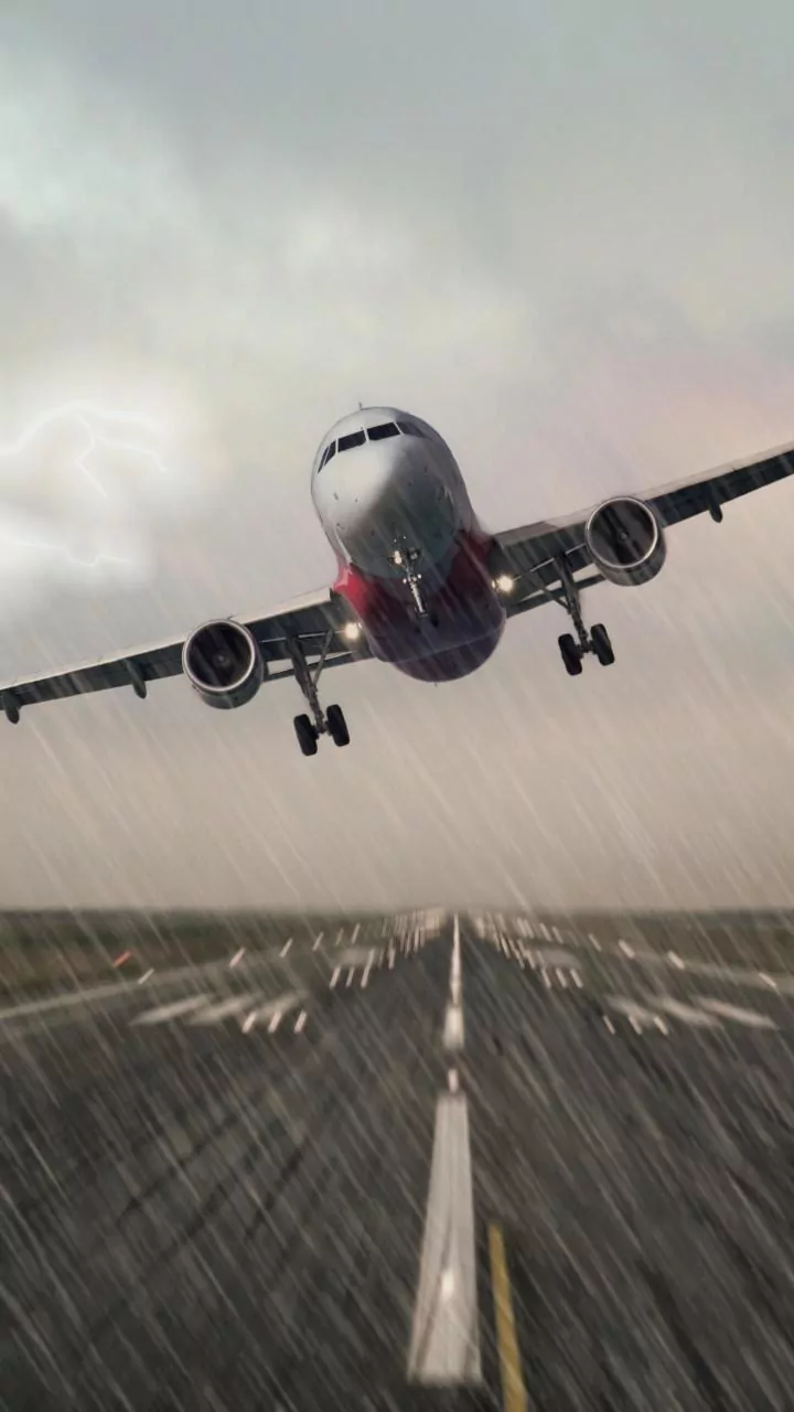 Plane Makes Emergency Landing On Busy Street In Georgia, Hits Multiple Vehicles | Video