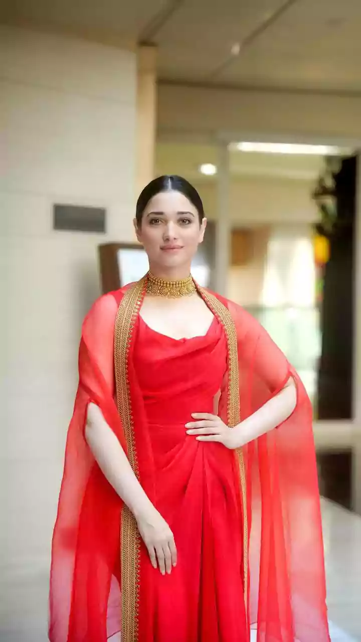 Inside Tamannaah Bhatia’s Birthday Celebration With Mrunal Thakur, Siddhant Chaturvedi, Pragya Kapoor | PICS