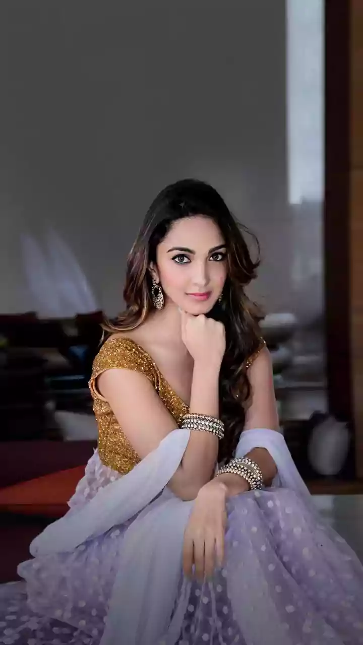 Toxic: A Grown-Up Fairytale - Kiara Advani Shines as Nadia in the First Look Poster of Yash's Film