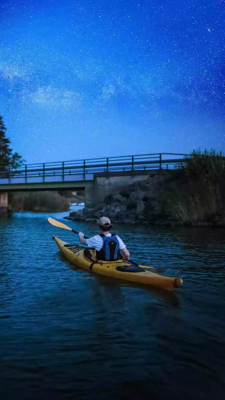 Night Kayaking Is The Couple Experience To Book