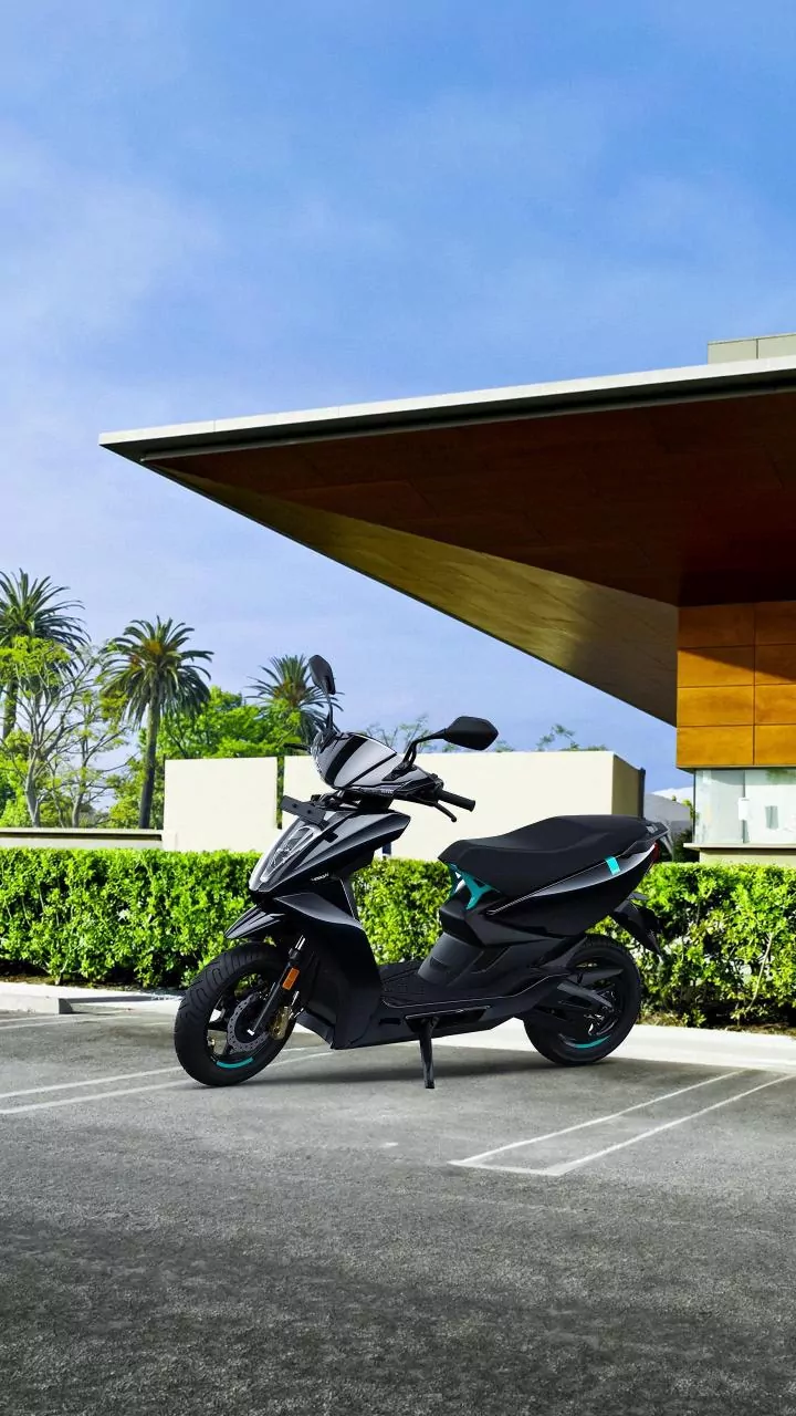 How Next Gen Batteries Improve Range Efficiency while Lowering Scooter Selling Prices