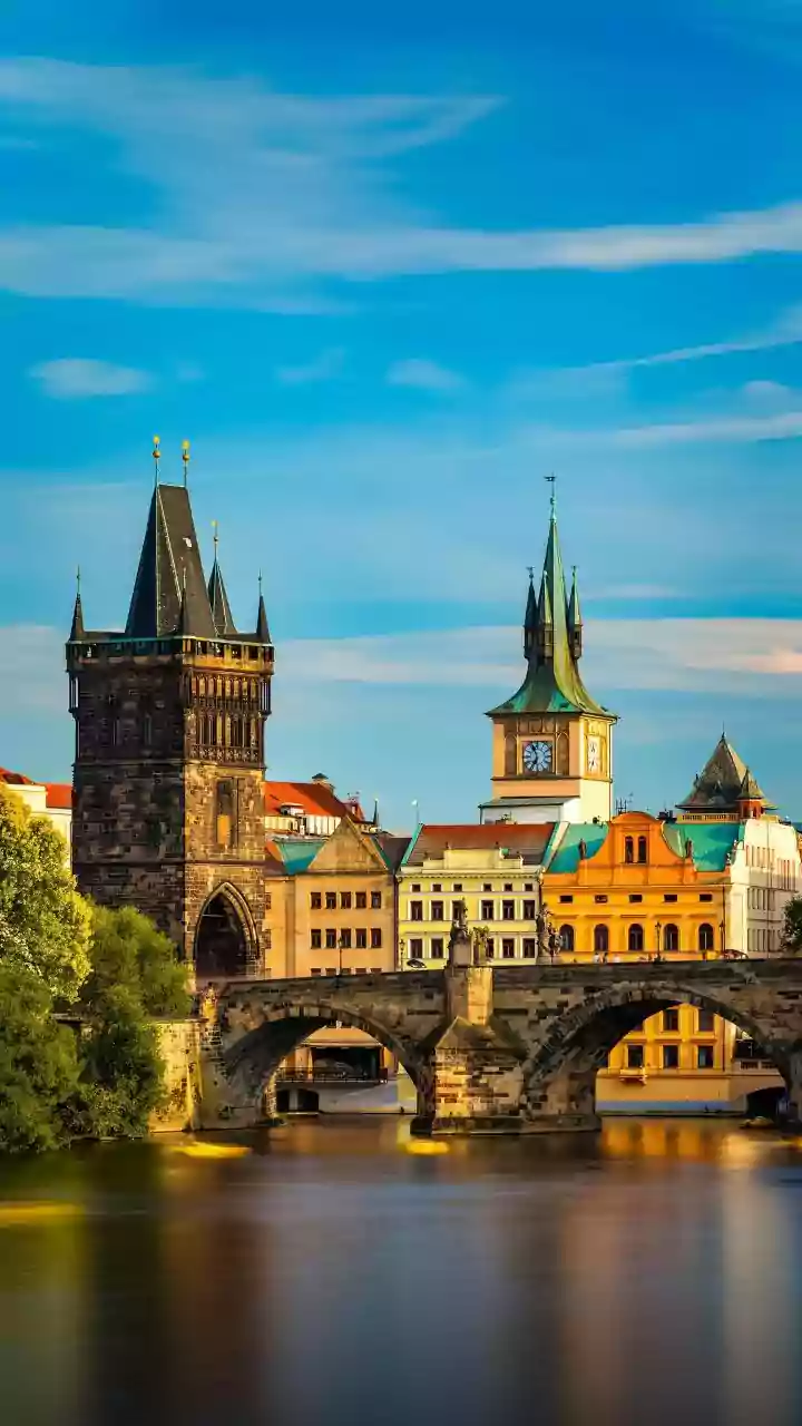A UNESCO Guide to Prague, Bialowieza and Nessebar