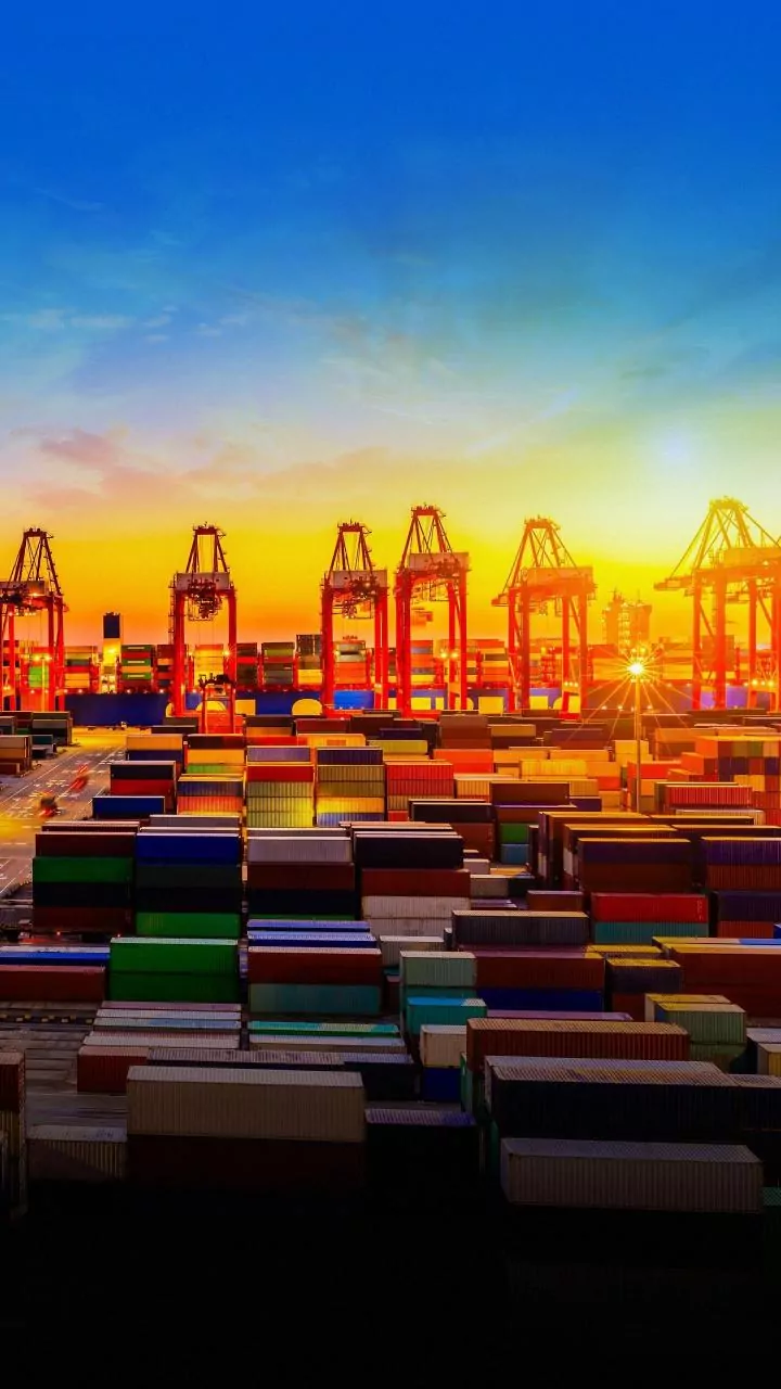 Trump threatens Canada with 100 pc tariffs over its new trade deal with China