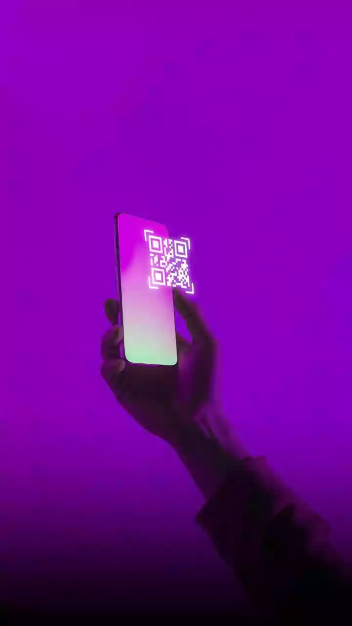 Privacy Awareness Makes Everyday AI Use More Secure