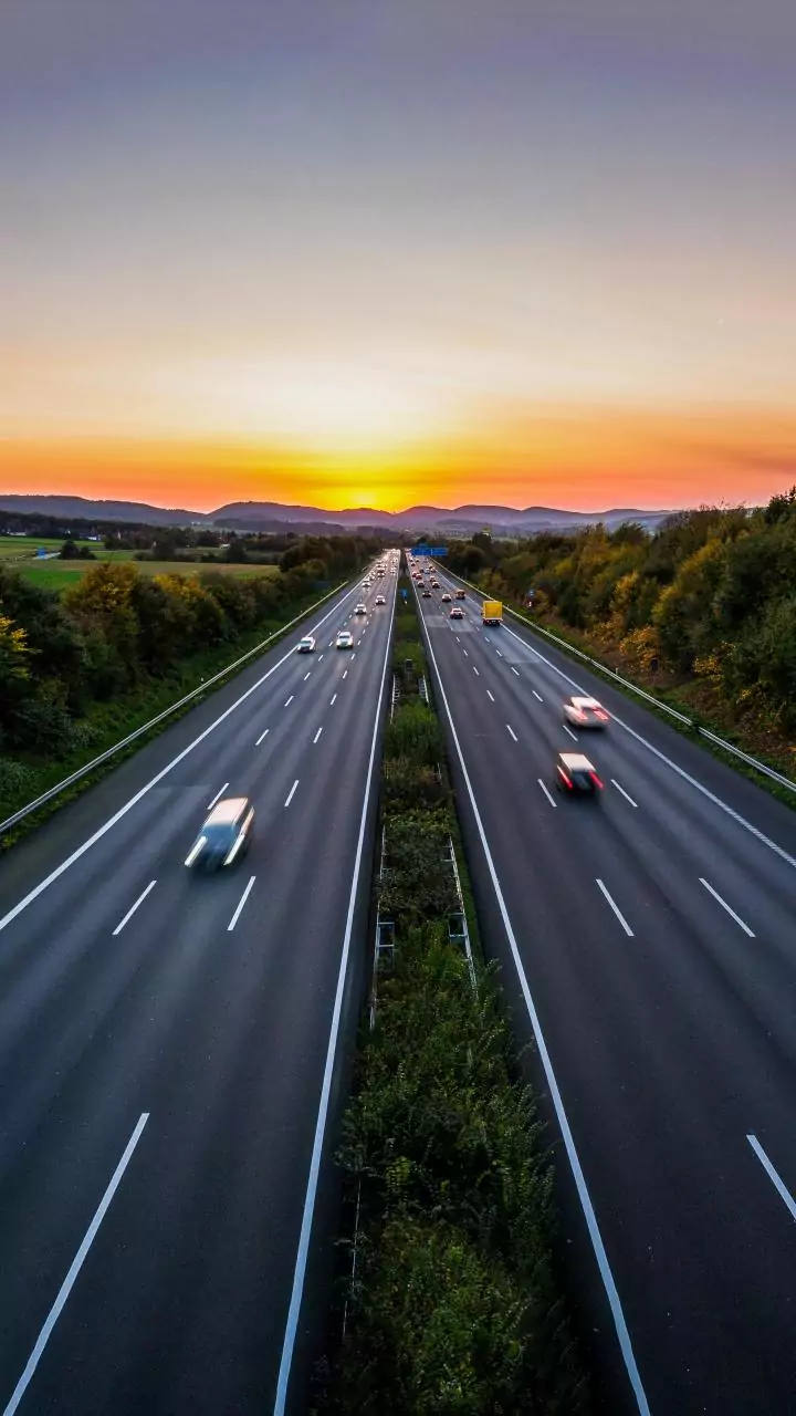 Mumbai-Pune Expressway 'Missing link' bans stopping for selfies, authorities warn