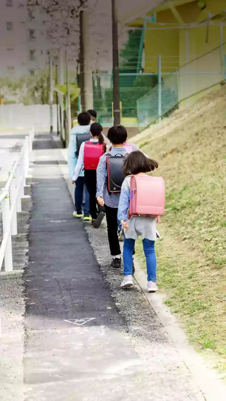 7 Red Flags: Toxic Friendships & How to Help Teens