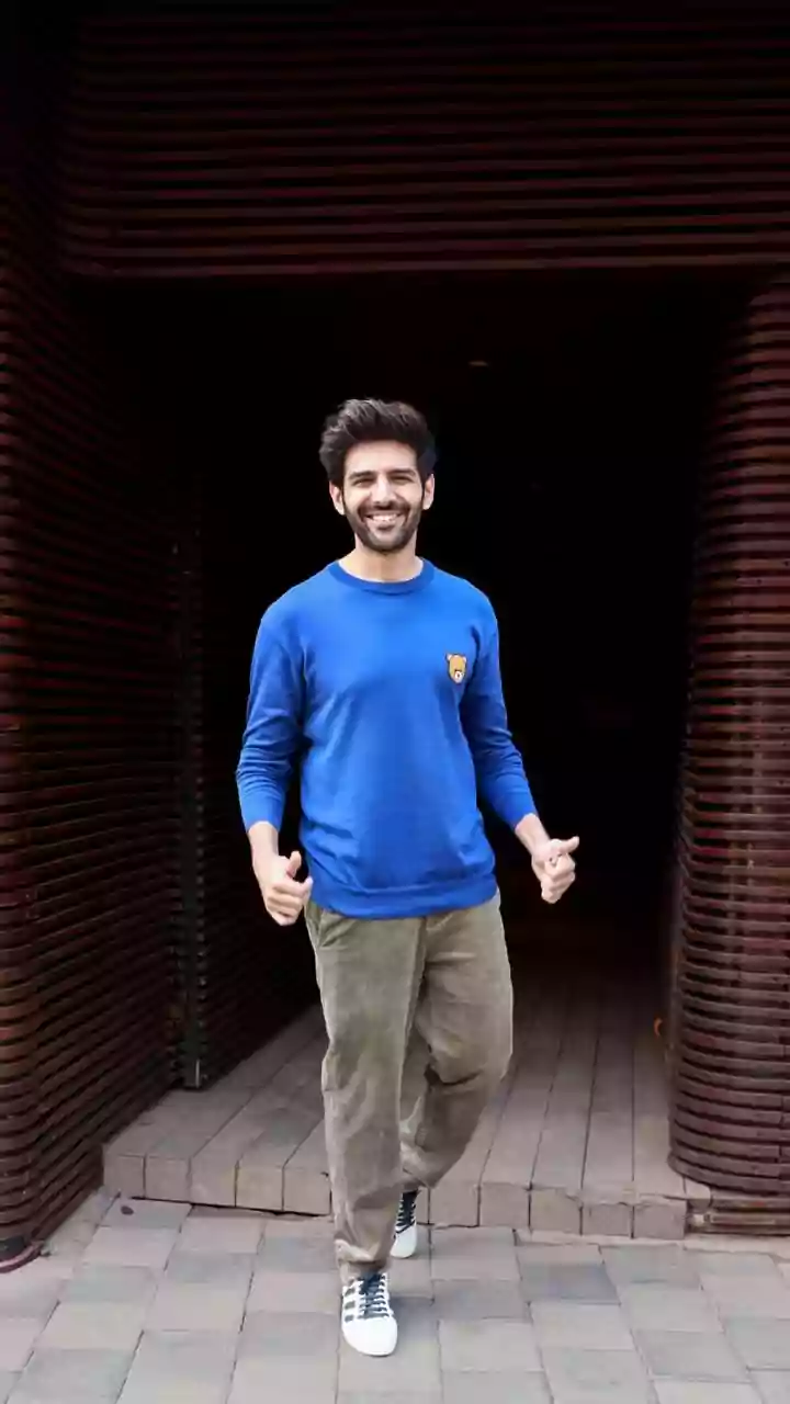 Kartik Aaryan, Ananya Panday Meet Kapil Dev During World Tennis League In Bangalore