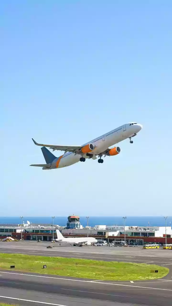 What Rapid Descents And Holding Patterns Tell Us About Flight Operations