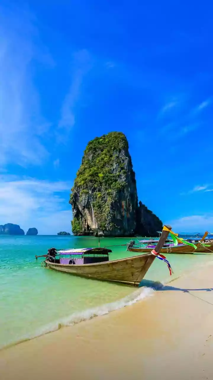 7 Foto Alyssa Daguise Pamer Baby Bump saat Babymoon di Thailand