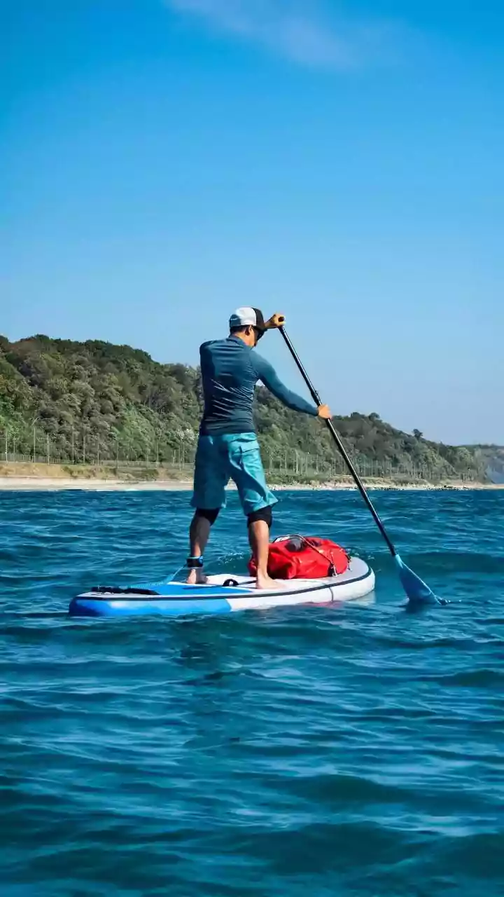 Paddleboarding v/s canoeing: Which is better for your core?