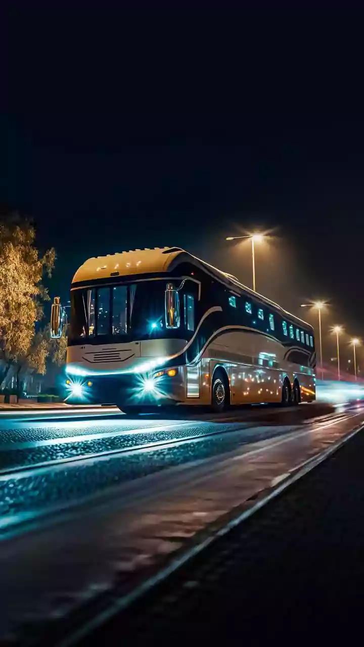 9 injured in bus-truck collision in UP's Hardoi