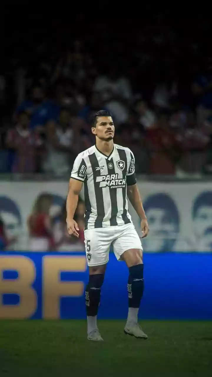 Danilo toma decisão polêmica no Botafogo e vira alvo do Palmeiras