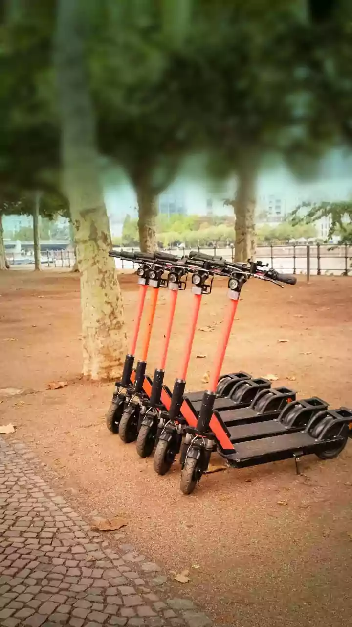 Vias ruins, falta de educação no trânsito e riscos à saúde: Brasil está pronto para os patinetes elétricos?