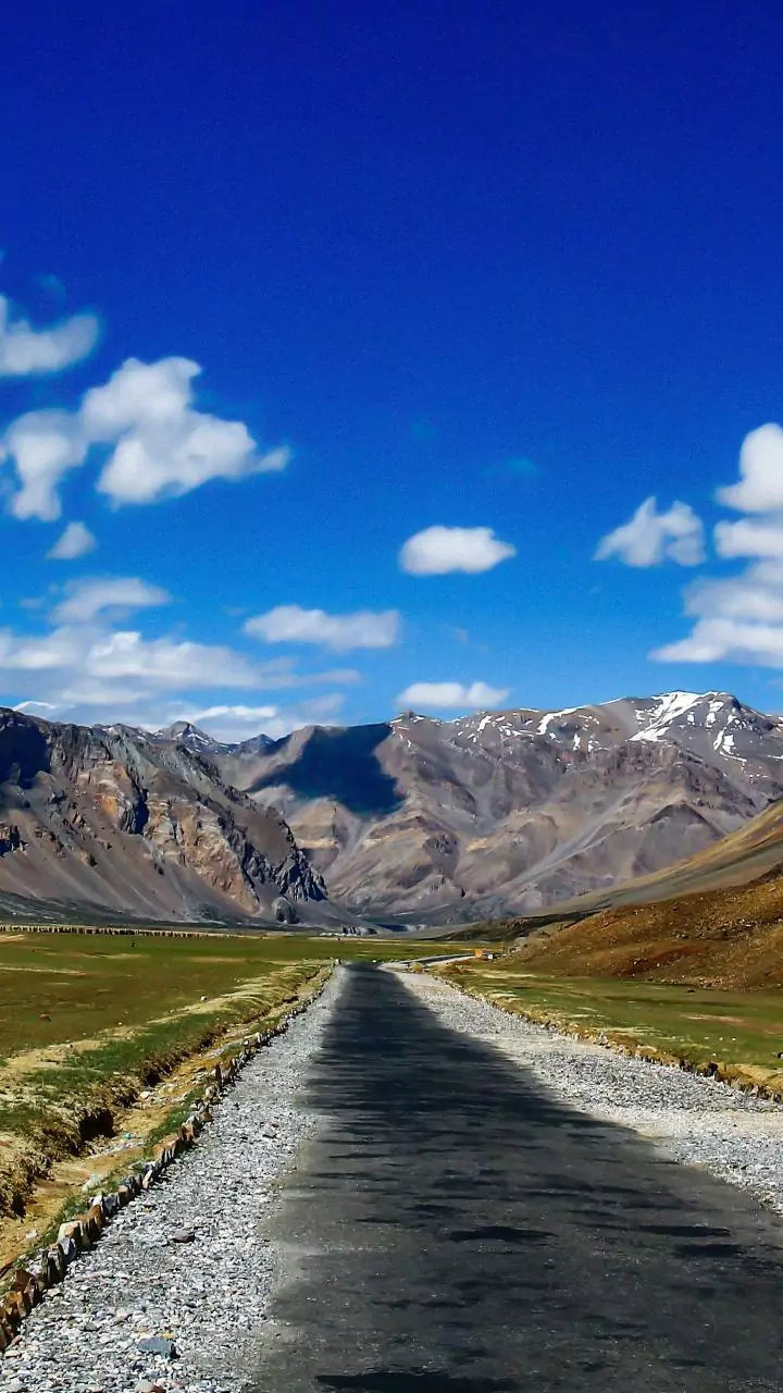 Sukhu meets Gadkari, seeks central aid for Himachal roads