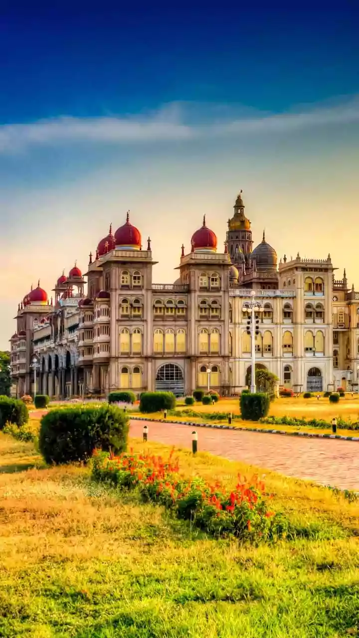 Activists Want Govt To Keep Dasara Invitation