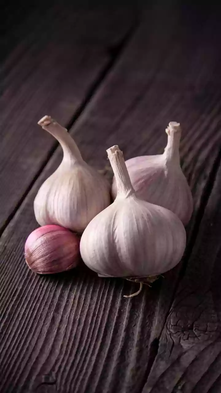 Garlic's Dandruff-Defying Secrets: Natural Remedies