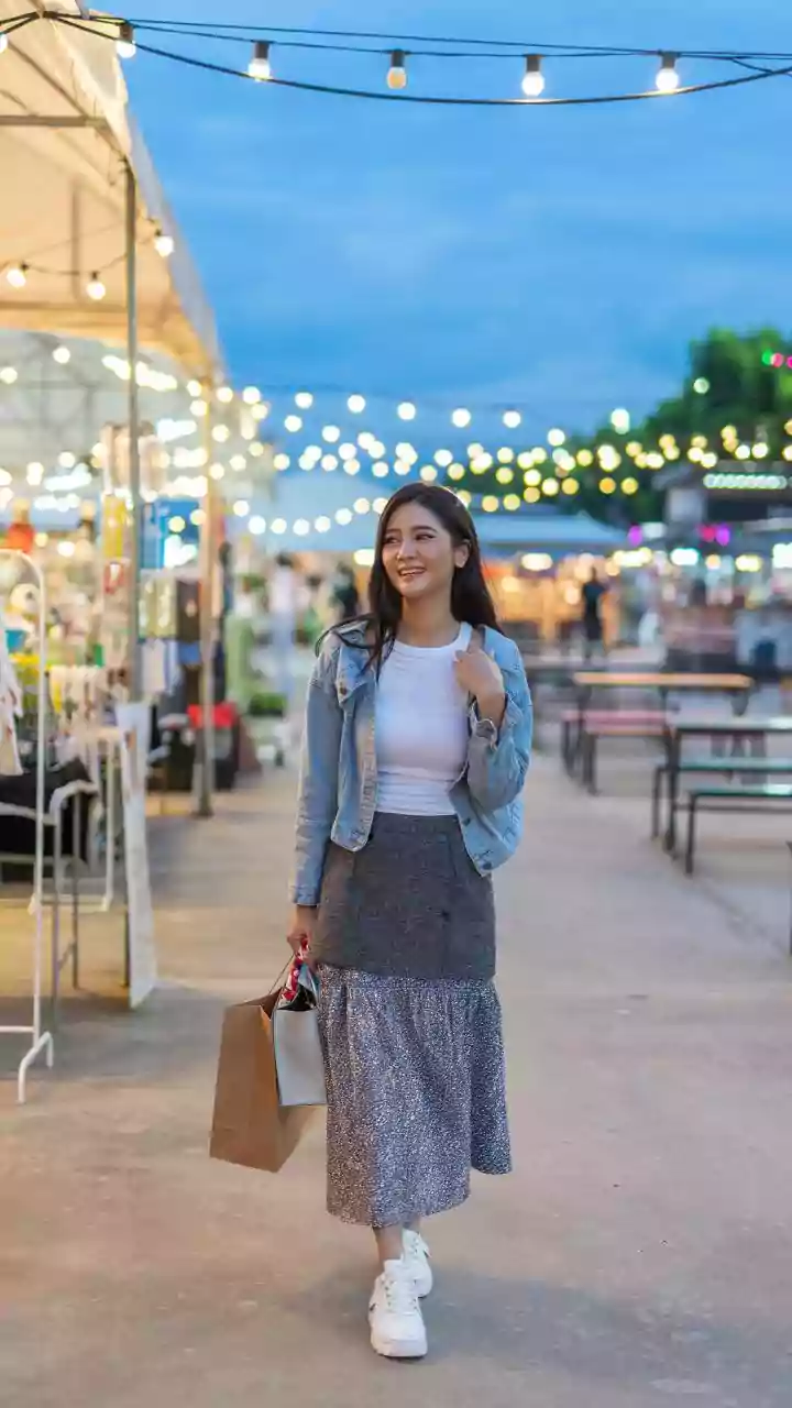 Why Urban Gen Z Shoppers Prefer Vintage Thrift Markets Over Fast Fashion Retail Outlets